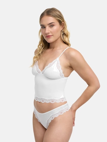 cfab (formerly creamy fabrics) Top 'Deep Neck Lace Top' in Wit: voorkant