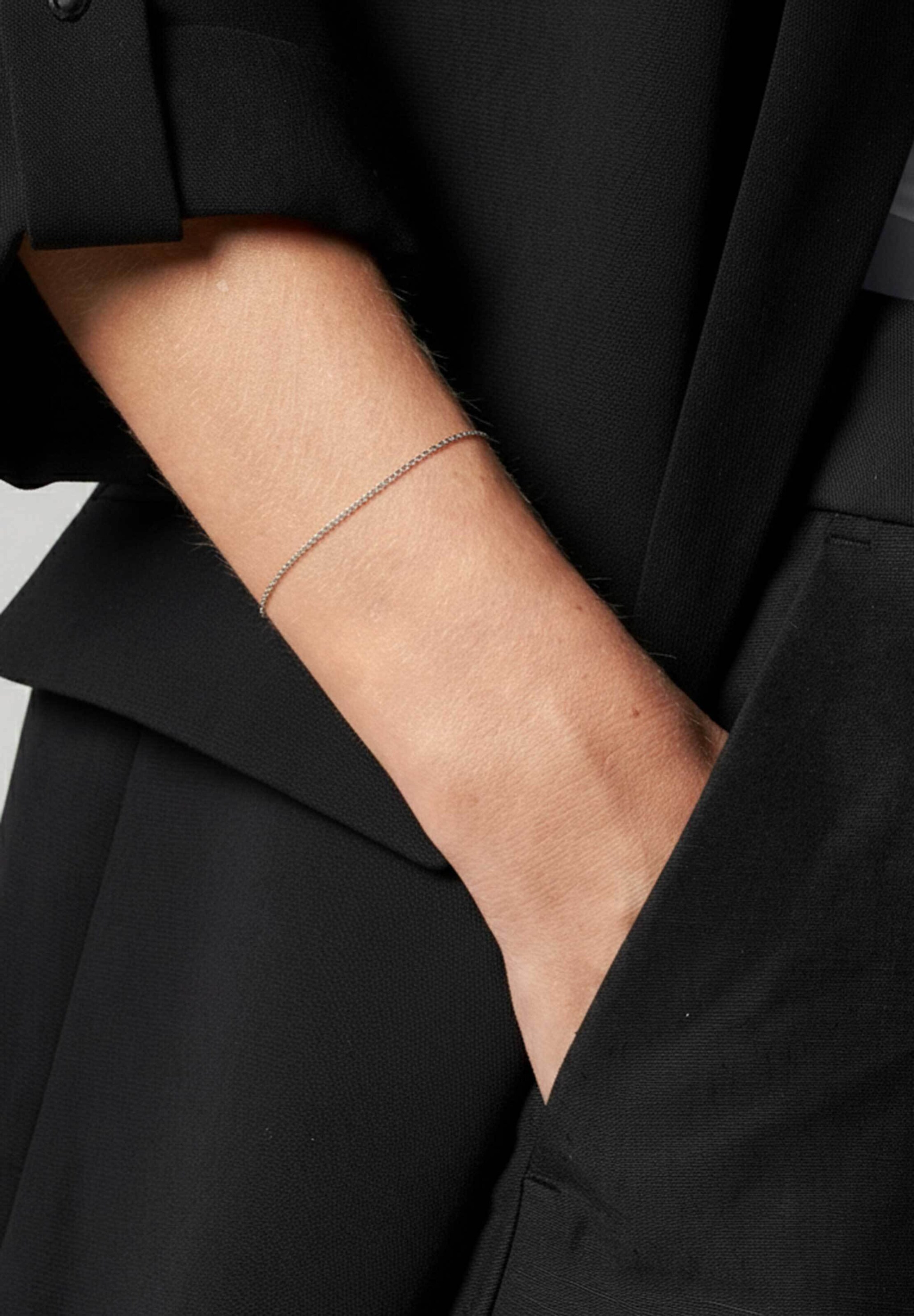 Stilnest Bracelet in Silver: front