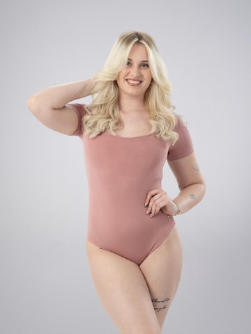 Body 'Leafletic Women’s Short Sleeve U-Neck Bodysuit' di LEAFLETIC in rosa: frontale