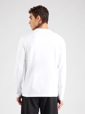 Tricou de la BOSS pe alb
