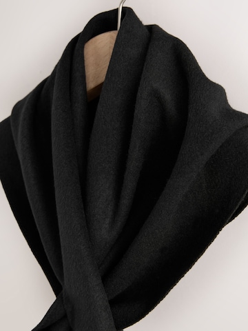 Next Schal in Schwarz