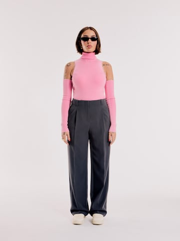 OUT OF ORBIT Knitted Top 'Cara' in Pink: front