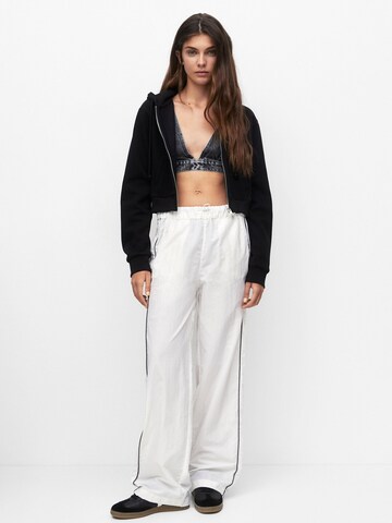 Pull&Bear Regular Trousers in White