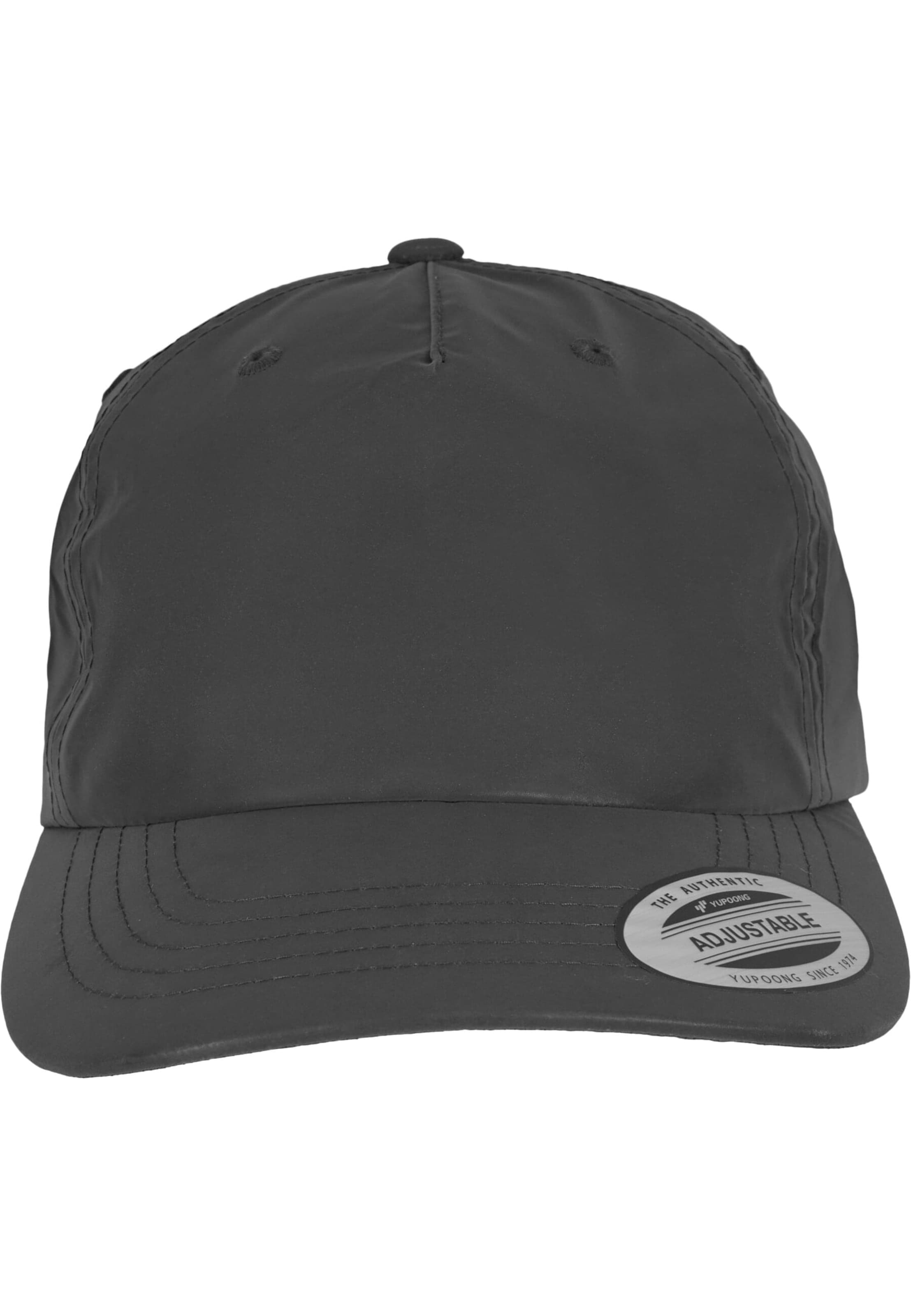 Flexfit Cap in Black: front