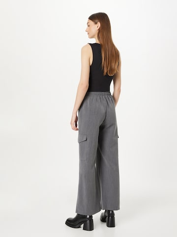 SISTERS POINT - Pierna ancha Pantalón cargo 'VEGNA' en gris