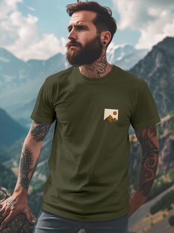 Neverless Shirt 'Mointain Badge' in Grün