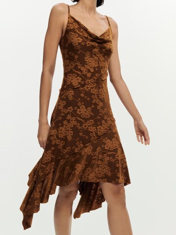 Desigual - Vestido 'Asymmetrical' em castanho
