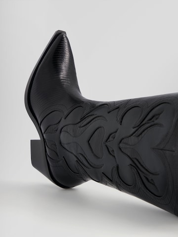 Bershka Kavbojski škornji | črna barva
