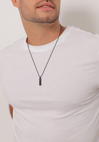 KUZZOI Necklace in Black: front