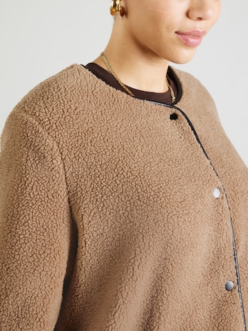 Vero Moda Curve Between-Season Jacket 'VMCCANDICE' in Brown