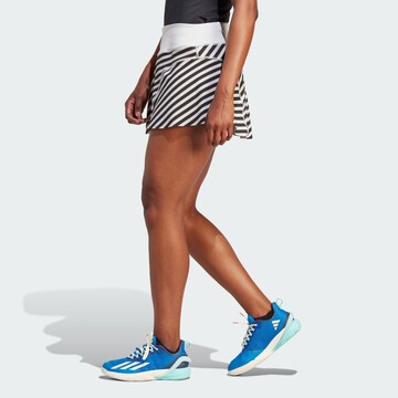 ADIDAS PERFORMANCE - Falda deportiva en blanco