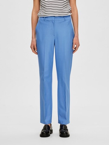 Regular Pantalon à plis 'Eliana' SELECTED FEMME en bleu : devant