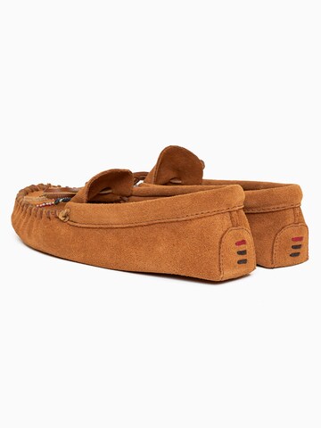 Minnetonka Mockasin i brun