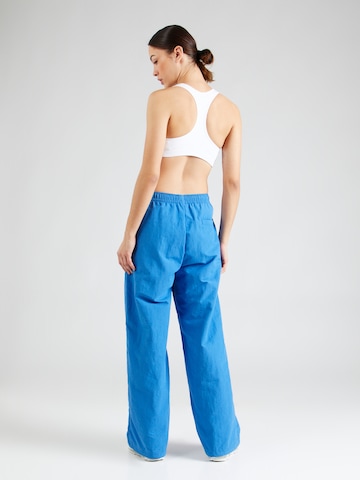 Nike Sportswear Wide leg Pressveckad byxa i blå