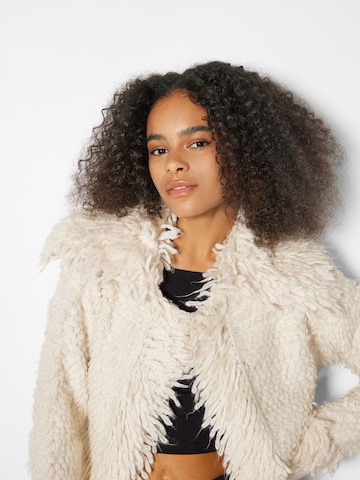 Cardigan Bershka en beige