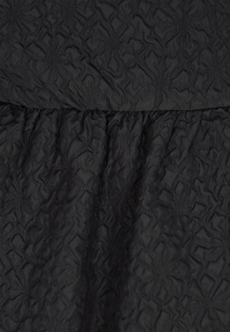NAEMI Pusero 'Fashion Look' värissä musta
