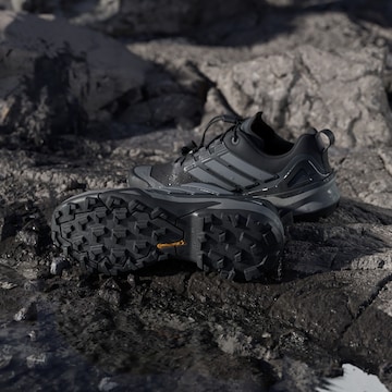 ADIDAS TERREX Półbuty 'Skychaser' w kolorze czarny