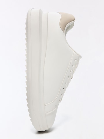 Bershka Trampki niskie 'TALON ARENA' w kolorze biały