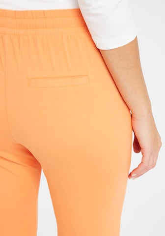 b.young - Tapered Pantalón plisado 'Pandina' en naranja