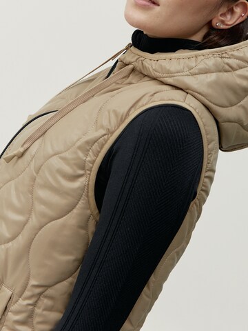 Born Living Yoga Sportbodywarmer 'Tessa' in Beige