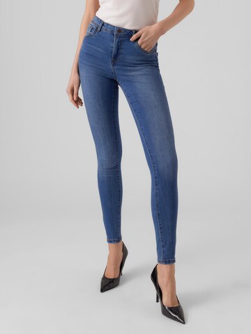 Vero Moda Petite Slimfit Jeans 'Tanya' in Blauw: voorkant