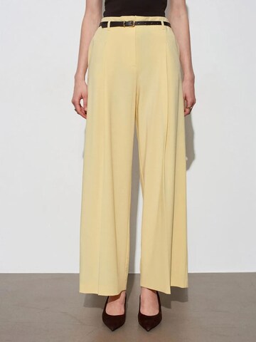 Dilvin Wide leg Broek in Geel: voorkant