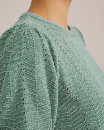 WE Fashion Sweater in Green