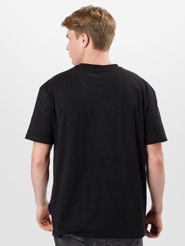 Tricou de la SOUTHPOLE pe negru