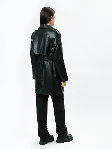 Influencer Between-seasons coat in Black