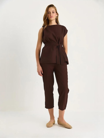 Bianco Lucci Broekpak in Bruin: voorkant
