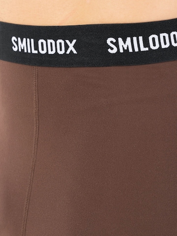 Coupe slim Pantalon de sport 'Xion' Smilodox en marron