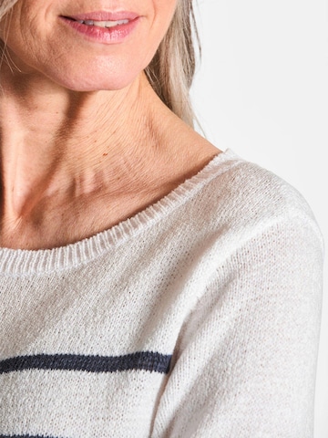 Goldner Pullover in Weiß