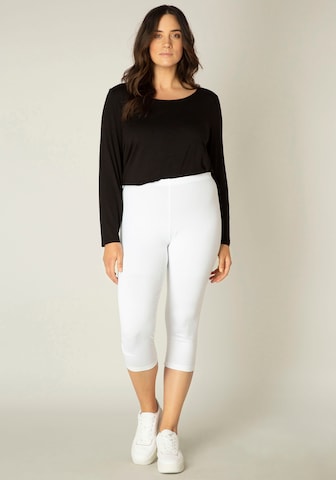 BASE LEVEL CURVY Skinny Leggings in White