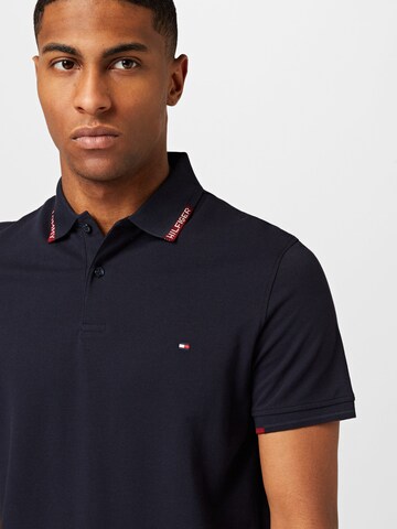 TOMMY HILFIGER T-shirt i blå