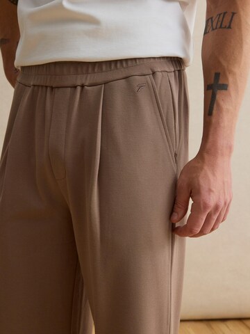 DAN FOX APPAREL Свободный крой Штаны 'Bent' в Коричневый