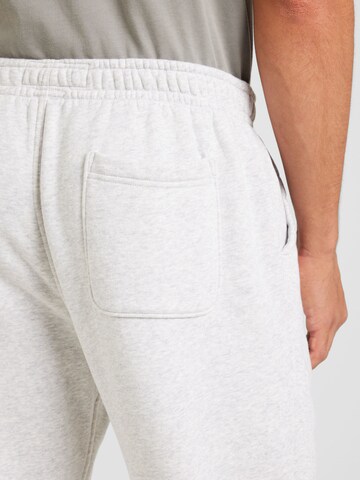 Abercrombie & Fitch Tapered Housut 'ESSENTIAL' värissä harmaa