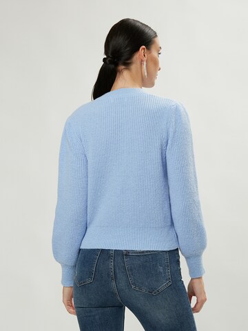 Influencer Pullover in Blau