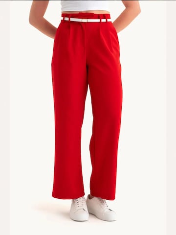 Hiccup Trousers in Red: front