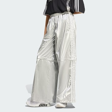Wide Leg Pantalon 'Adilenium Season 4 Teamgeist' ADIDAS ORIGINALS en argent : devant