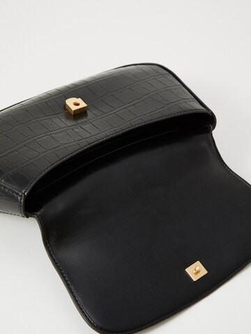 Calvin Klein Kabelka – černá: vrchní strana