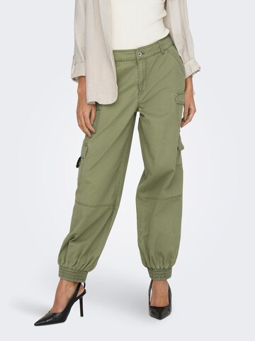 Effilé Pantalon cargo 'Stine' ONLY en vert : devant