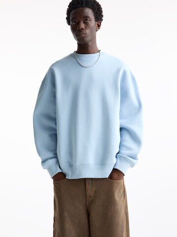 Pull&Bear Sweatshirt in Blauw: voorkant