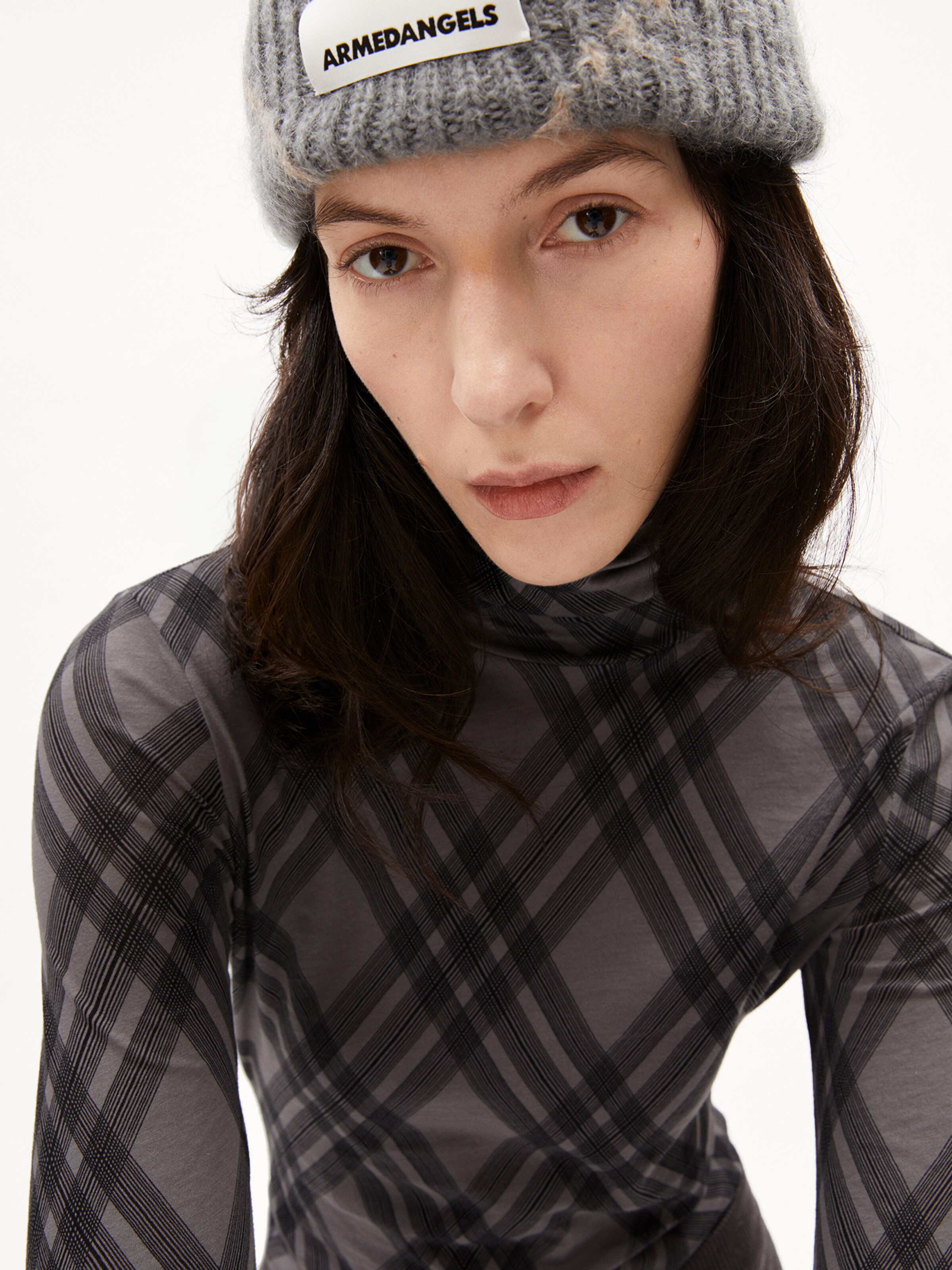 ARMEDANGELS Longsleeve ' GRAZILIAA ARGYLE ' in Schwarz: Vorderseite