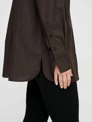 moshi moshi mind Shirt in Braun