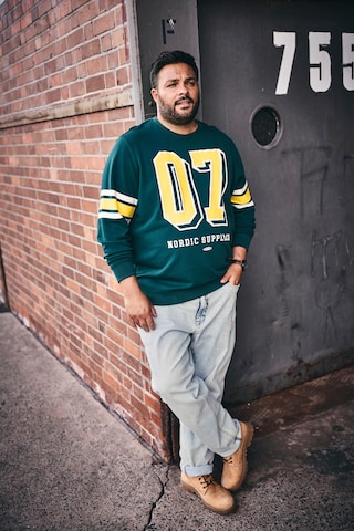Men Plus Sweatshirt in Grün