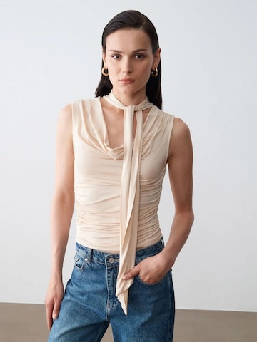 Dilvin Blouse in Beige: front