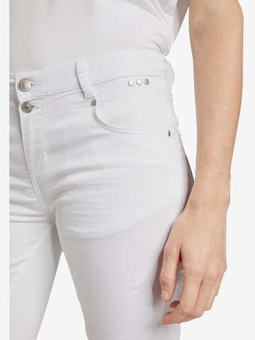 Cartoon Regular Jeans in White