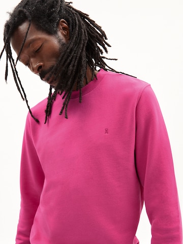 ARMEDANGELS Sweatshirt 'BAARO COMFORT' in Roze