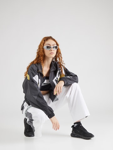 Nike Sportswear Övergångsjacka i grå