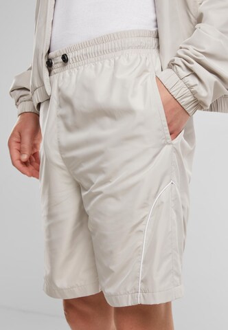 Urban Classics Regular Shorts in Grau